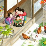 漬物の白菜を干す傍で絵本の読み聞かせ。庭では鶏とひよこが餌をついばんでいます。